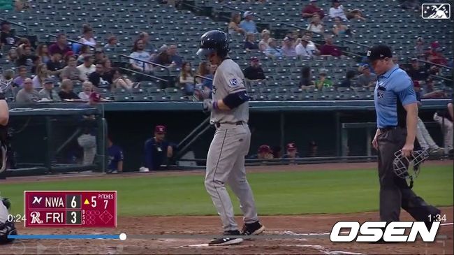 [사진] 노스웨스트 아칸사스의 바비 위트 주니어(가운데)가 9일(한국시간) 열린 더블A 프리스코와의 경기 5회서 홈런을 친 뒤 홈플레이트를 지나쳐 밟고 있는 장면. <mlb.com 캡처>