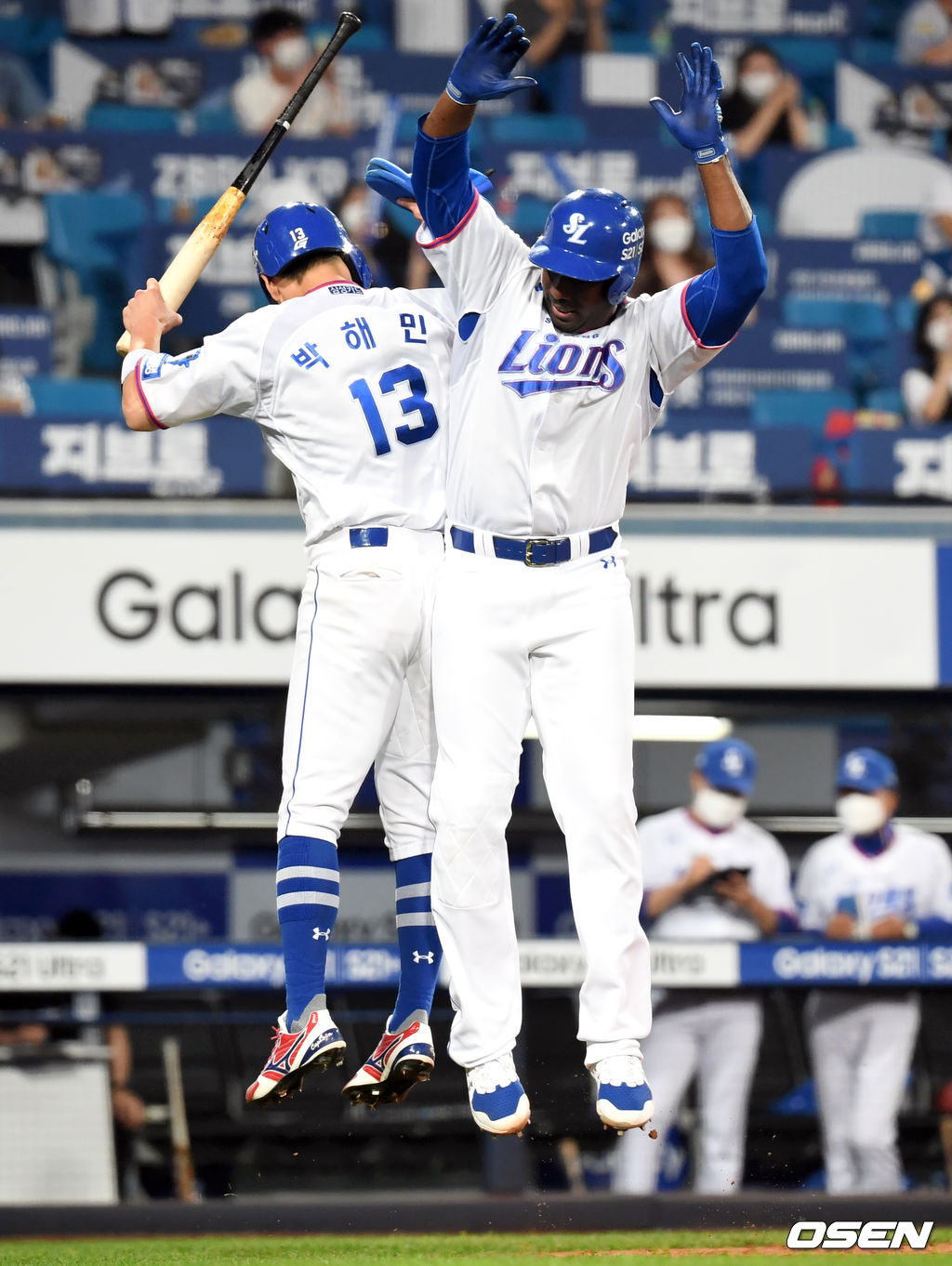 7회말 2사 1루 삼성 피렐라가 우월 투런 홈런을 때려낸 뒤 박해민과 세리머니를 하고 있다. 2021.06.10 /cej@osen.co.kr