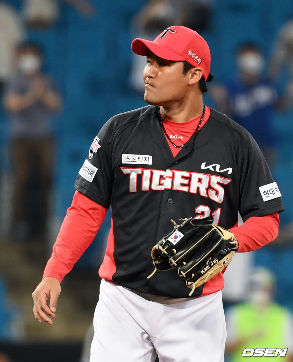 7회말 2사 1루 KIA 홍상삼이 삼성 피렐라에게 우월 투런 홈런을 허용한 뒤 아쉬워하고 있다.2021.06.10 /cej@osen.co.kr