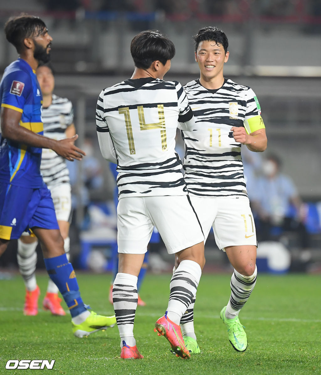 후반 정상빈이 추가골을 넣고 황희찬의 축하를 받고 있다. 21.06.09 / soul1014@osen.co.kr
