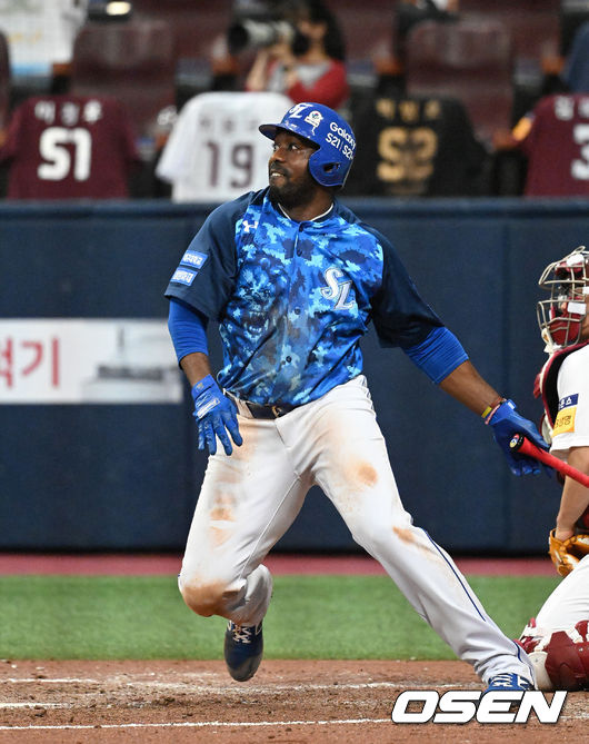 6일 오후 서울 고척스카이돔에서 ’2021 신한은행 SOL KBO 리그' 키움 히어로즈와 삼성 라이온즈의 경기가 열렸다.5회초 1사 1,3루에서 삼성 피렐라가 중전 적시타를 치고 있다. 2021.06.06 /sunday@osen.co.kr