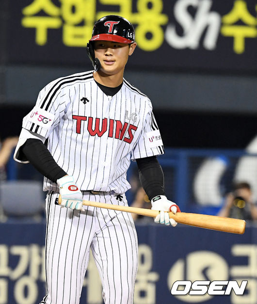 8회말 2사 만루에서 대타로 나선 LG 이영빈이 볼넷을 골라내고 있다. 2021.06.11 /jpnews@osen.co.kr