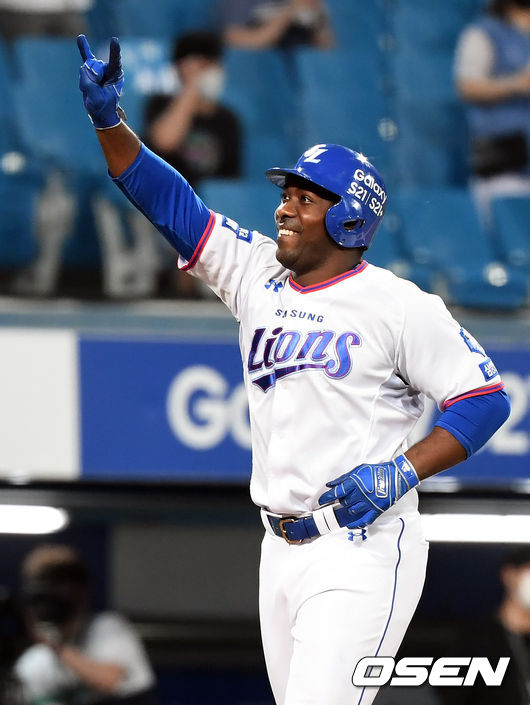 7회말 2사 1루 삼성 피렐라가 우월 투런 홈런을 때려낸 뒤 세리머니를 하고 있다. 2021.06.10 /cej@osen.co.kr