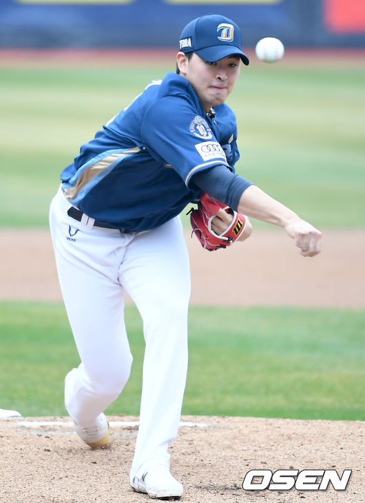28일 오후 경기도 수원시 수원kt위즈파크에서 2021시즌 프로야구 KT 위즈와 NC 다이노스의 시범경기가 진행됐다.1회말 NC 선발 송명기가 마운드에 올라 힘차게 공을 뿌리고 있다./ksl0919@osne.co.kr