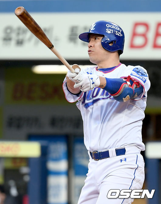 1일 오후 대구 삼성라이온즈파크에서 ‘2021 신한은행 SOL KBO리그’ 삼성 라이온즈와 LG 트윈스의 경기가 열렸다. 4회말 1사 1루 삼성 강민호가 달아나는 2점 홈런을 날리고 있다./ksl0919@osen.co.kr