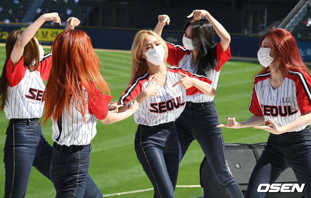 클리닝타임에 걸그룹 있지 류진이 단상 위에서 공연을 펼치고 있다. 2021.05.30 / rumi@osen.co.kr