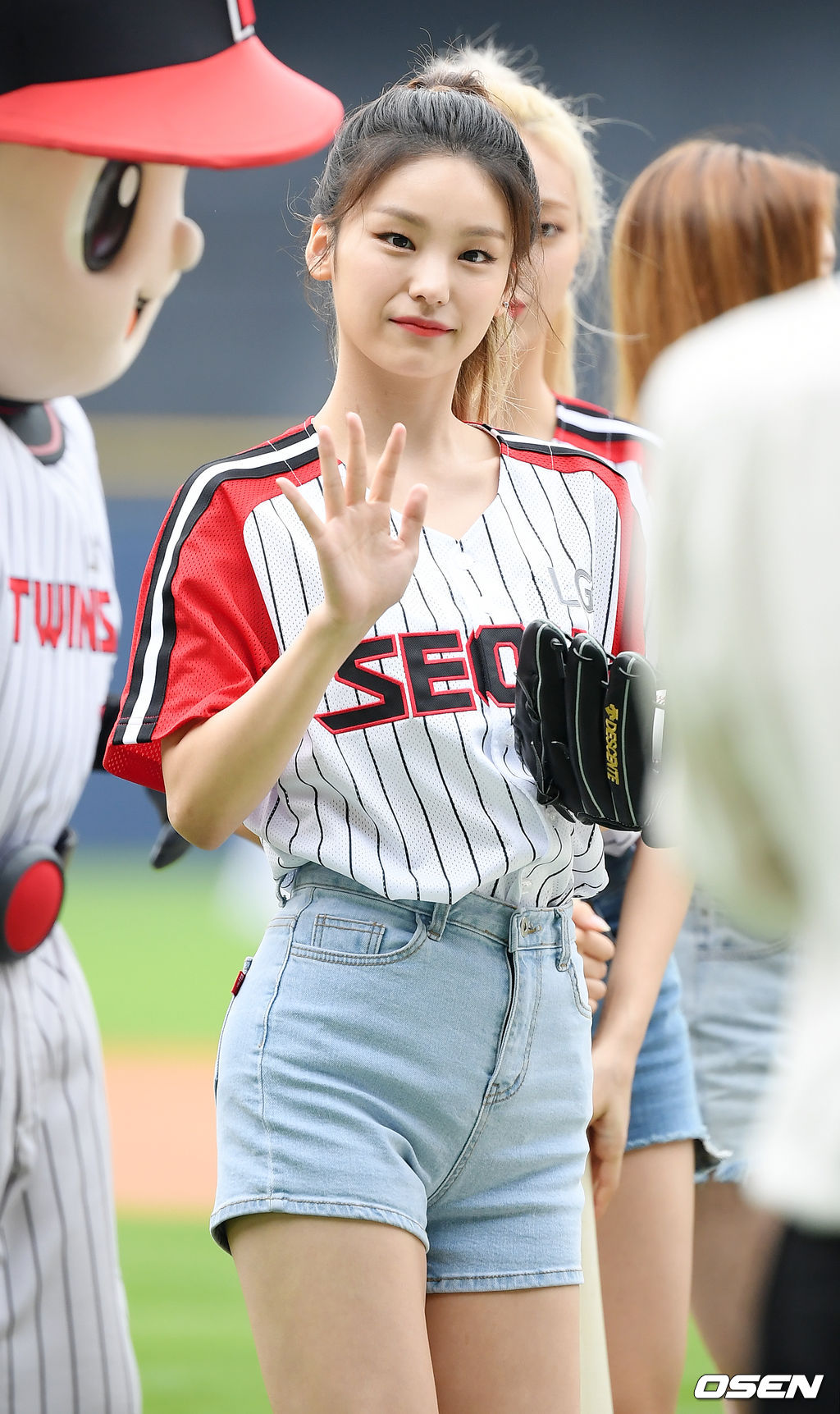 그룹 있지(ITZY) 예지가 그라운드 위에서 미소짓고 있다.2019.09.08/rumi@osen.co.kr