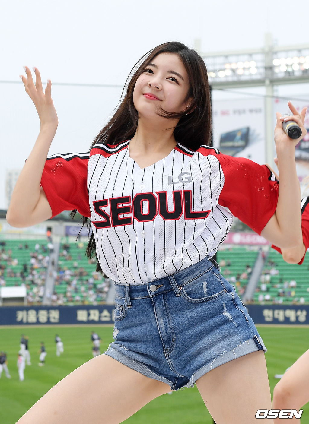클리닝 타임에 그룹 있지(ITZY)의 리아가 응원단상 위에서 화려한 축하 공연을 펼치고 있다.2019.09.08/rumi@osen.co.kr