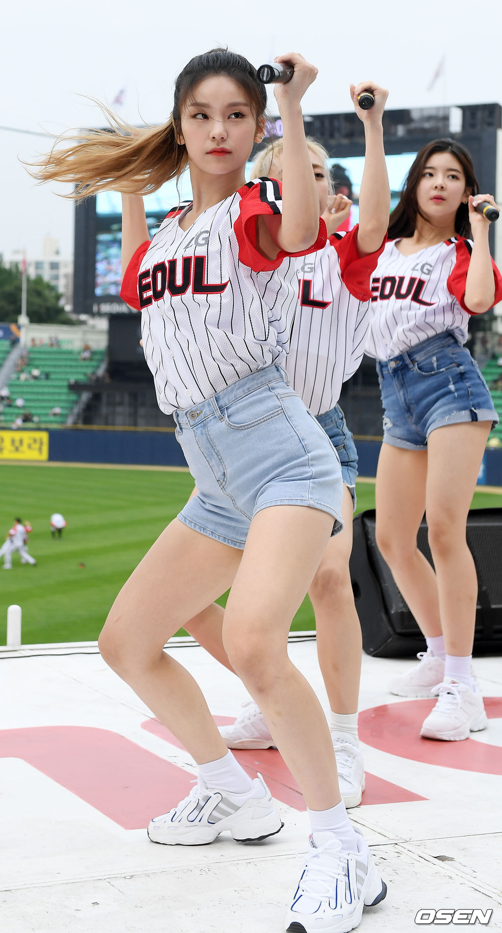 클리닝 타임에 그룹 있지(ITZY)의 예지가 응원단상 위에서 화려한 축하 공연을 펼치고 있다.2019.09.08/rumi@osen.co.kr