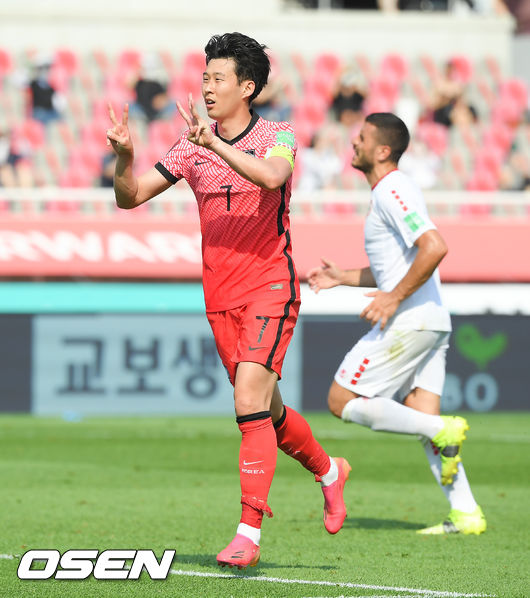 13일 오후 경기 고양시 고양종합운동장에서 2020 FIFA 월드컵 아시아 지역 2차 예선 대한민국과 레바논의 경기가 진행됐다.  후반 손흥민이 PK 역전골을 넣고 에릭센 향한 골 세리머니를 하고 있다. 21.06.13 / soul1014@osen.co.kr
