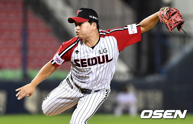 9회초 마운드에 오른 LG 투수 고우석이 힘차게 공을 뿌리고 있다. 2021.06.13 / dreamer@osen.co.kr