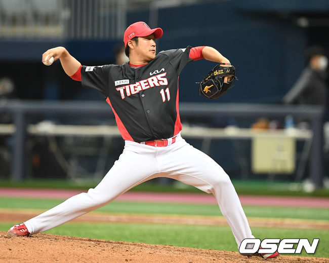 7일 오후 서울 고척스카이돔에서 ‘2021 신한은행 SOL KBO 리그’ 키움 히어로즈와 KIA 타이거즈의 경기가 열렸다.5회말 KIA 이민우가 역투하고 있다. /youngrae@osen.co.kr