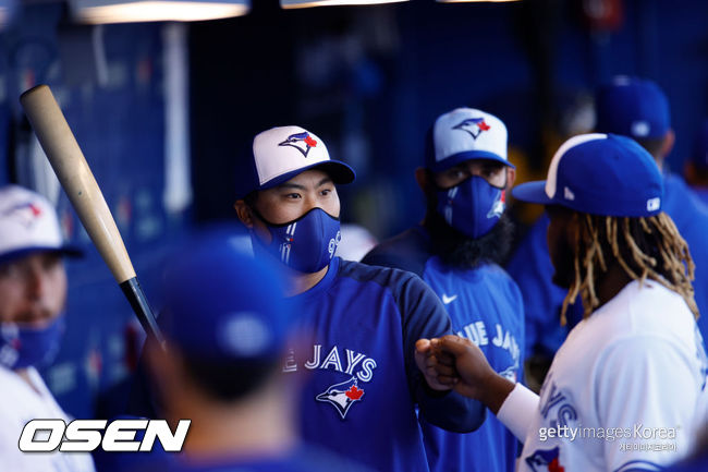 [사진] 토론토 류현진(왼쪽)과 블라디미르 게레로 주니어. ⓒGettyimages(무단전재 및 재배포 금지)