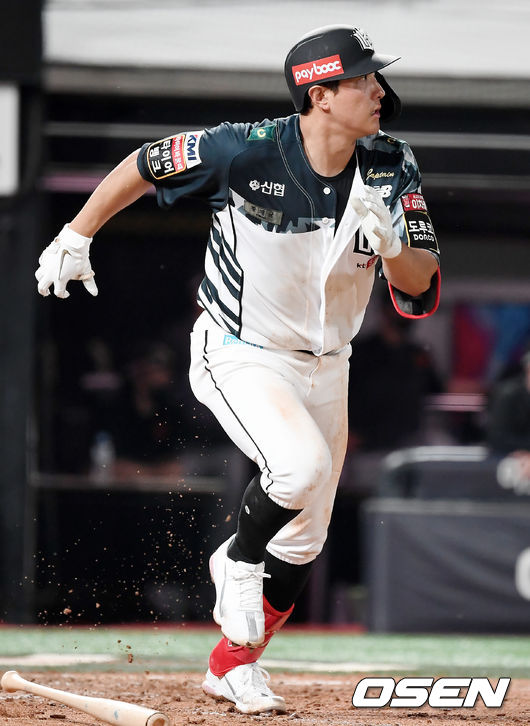 12일 오후 수원 KT위즈파크에서 '2021 신한은행 SOL KBO리그' KT 위즈와 한화 이글스의 경기가 열렸다.8회말 1사 2루 KT 황재균이 적시 2루타를 때려내고 있다. 2021.06.12 /youngrae@osen.co.kr