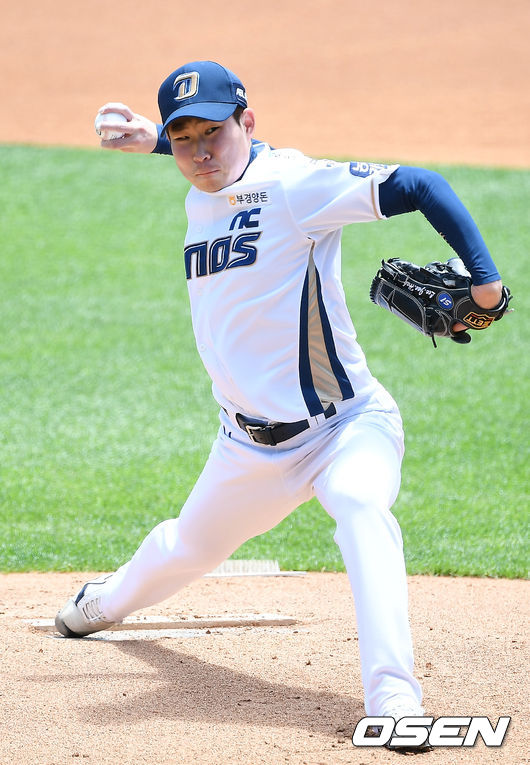 NC 선발 이재학이 마운드 위에서 힘차게 공을 뿌리고 있다./ rumi@osen.co.kr