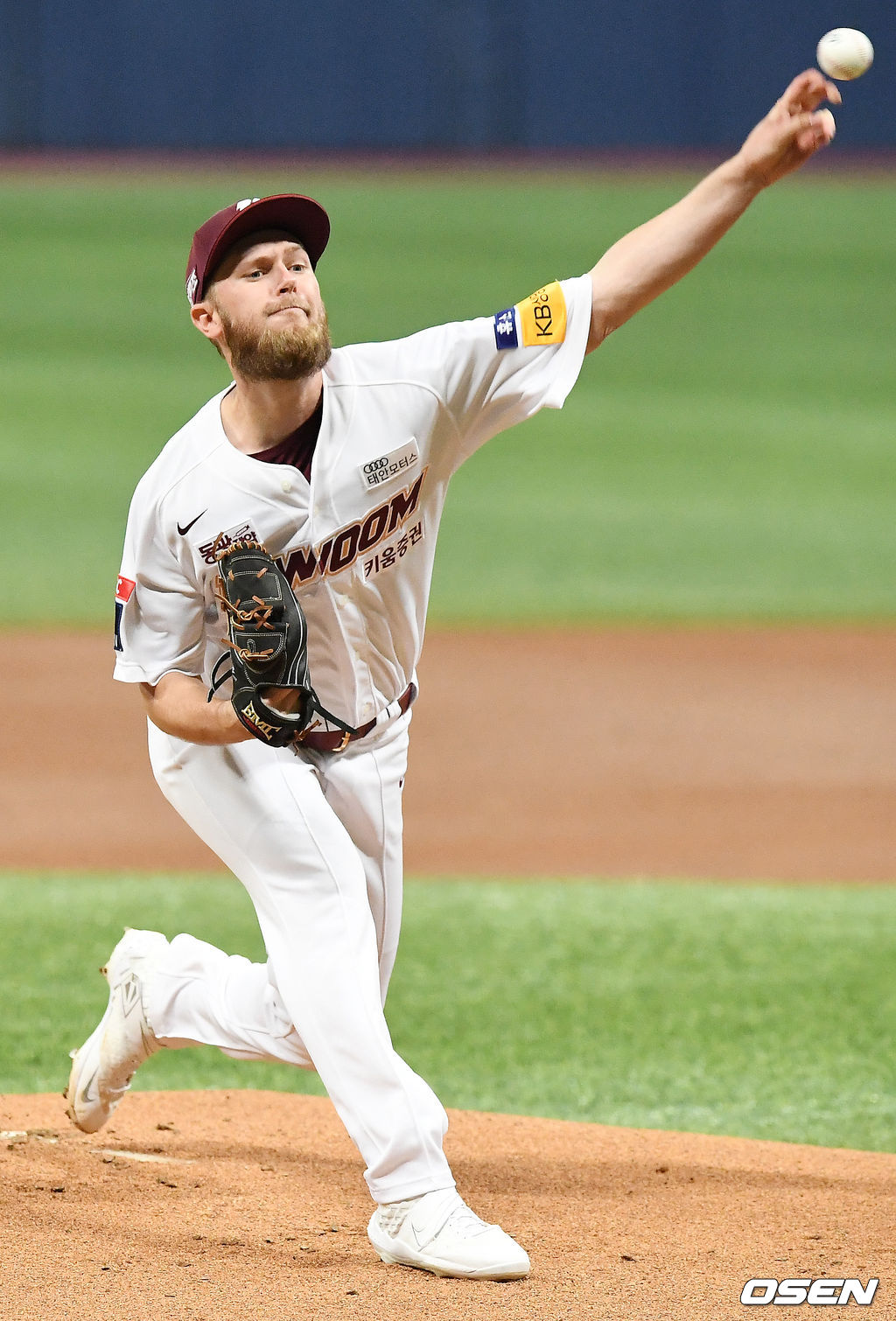 키움 선발 요키시가 마운드 위에서 힘차게 공을 뿌리고 있다./rumi@osen.co.kr