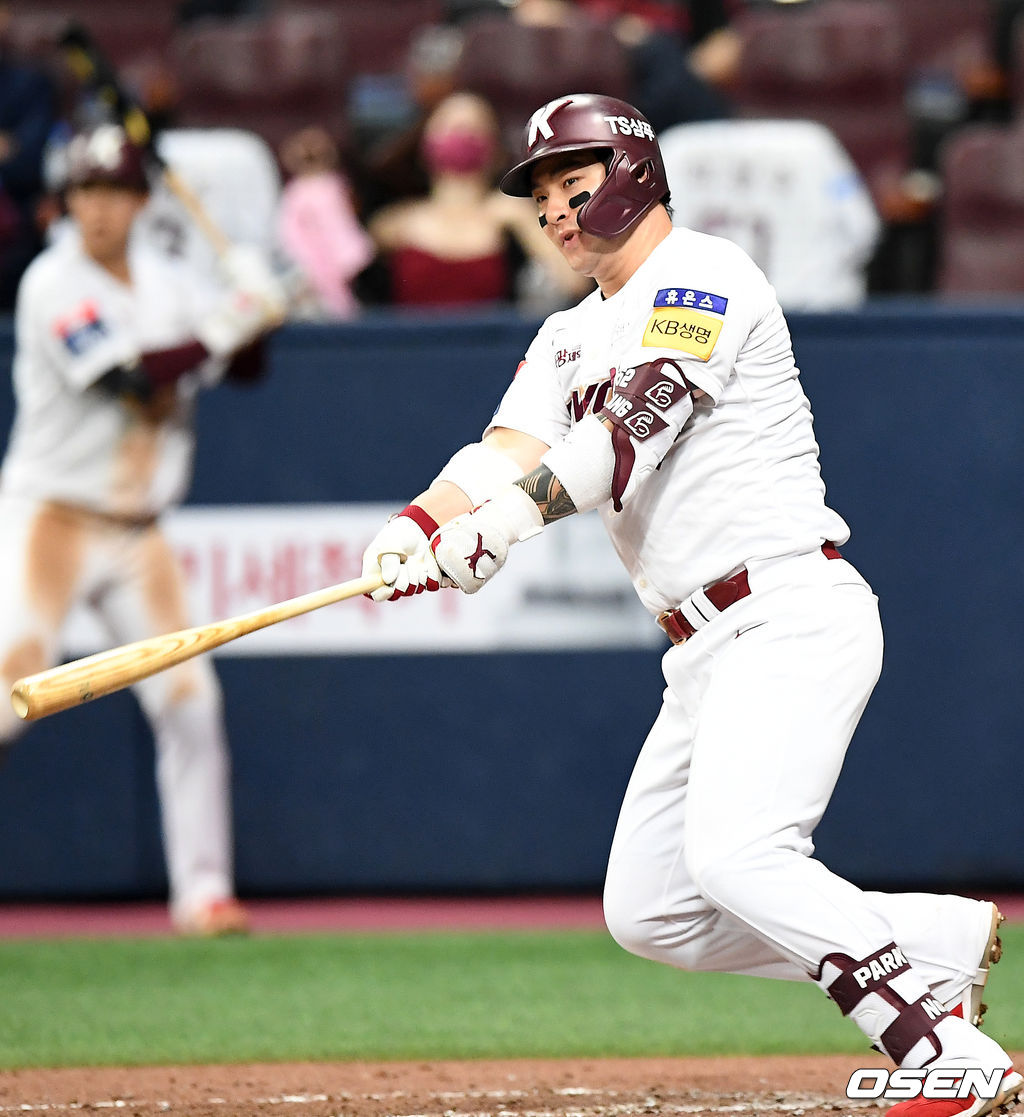 4회말 1사 주자 만루 키움 박병호가 3루수 앞 병살타를 날리고 있다./rumi@osen.co.kr