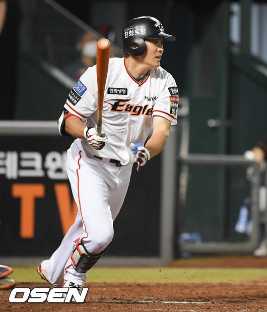 15일 오후 대전 한화생명이글스파크에서 2021 신한은행 SOL KBO리그 한화 이글스와 롯데 자이언츠의 경기가 진행됐다.5회말 무사 1루 한화 정은원이 안타를 날리고 있다.  21.06.15 / soul1014@osen.co.kr