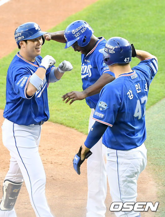 1회초 2사 만루 삼성 이원석이 만루 홈런을 때린 뒤 동료들과 기뻐하고 있다. 2021.06.15/ youngrae@osen.co.kr