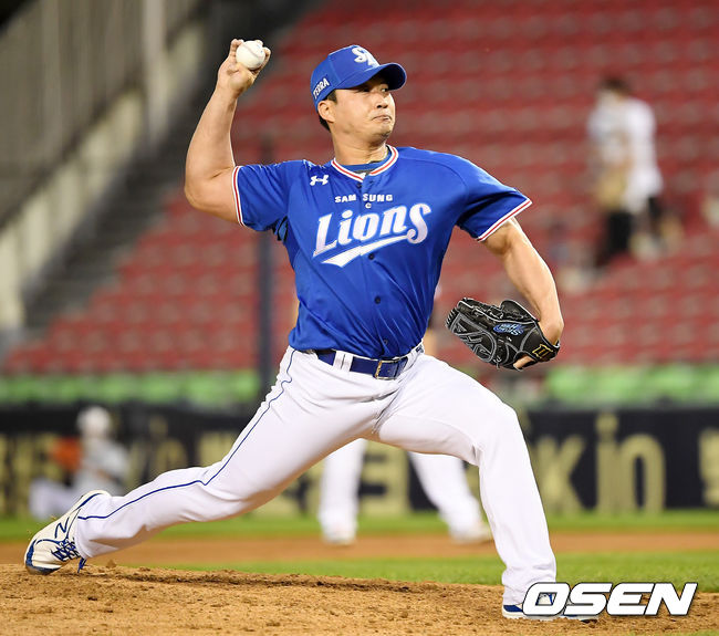 15일 서울 잠실야구장에서 ‘2021 신한은행 SOL KBO 리그’ 두산 베어스와 삼성 라이온즈의 경기가 열렸다.9회말 삼성 오승환이 역투하고 있다.  2021.06.15/ youngrae@osen.co.kr
