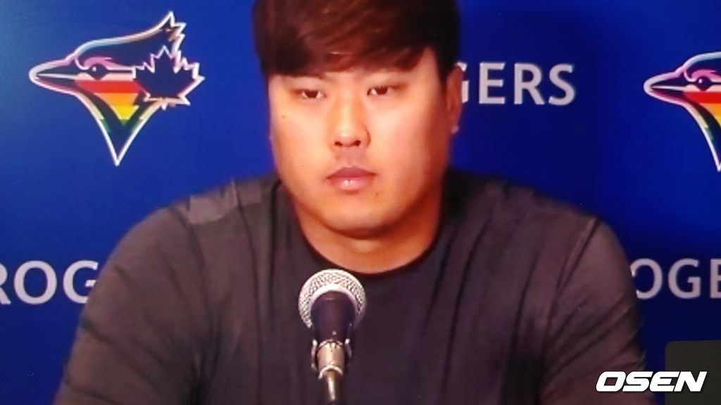 [사진] 토론토의 류현진이 16일(한국시간) 양키스와의 경기를 마친 뒤 화상 인터뷰를 하고 있다.<토론토 블루제이스 제공 영상 캡처>