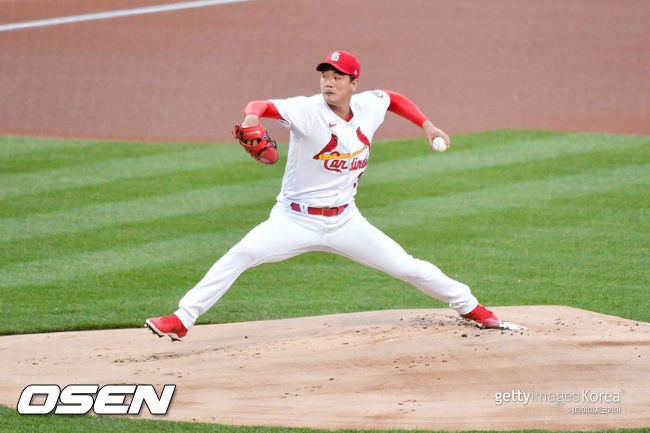 [사진] 김광현은 16일(한국시간) 미국 미주리주 세인트루이스 부시 스타디움에서 열린 ‘2021 메이저리그’ 마이애미 말린스와 홈경기에서 선발 등판해 4회는 무실점으로 막았다. ⓒGettyimages(무단전재 및 재배포 금지)