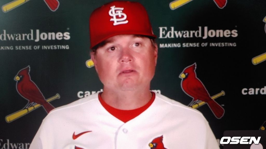 [사진] 마이크 쉴트 세인트루이스 감독이 16일(한국시간) 부시스타디움에서 벌어진 마이애미와의 경기를 마친 뒤 화상 인터뷰를 하고 있다. <세인트루이스 카디널스 구단 제공 영상 캡처>