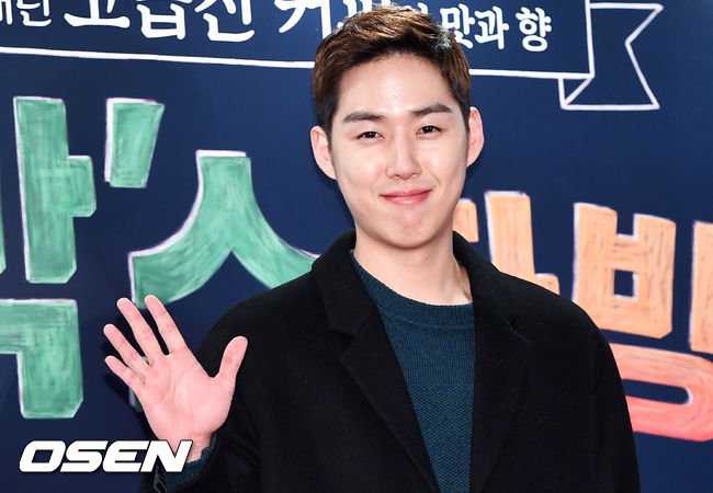 [사진=OSEN 박준형 기자] 배우 백성현이 뒤늦게 득녀 소식을 밝힌 속사정으로 안타까움과 응원을 동시에 부르고 있다. 사진은 과거 영화 '스타박'스 다방' VIP 시사회에 참석한 백성현의 모습이다. / soul1014@osen.co.kr 