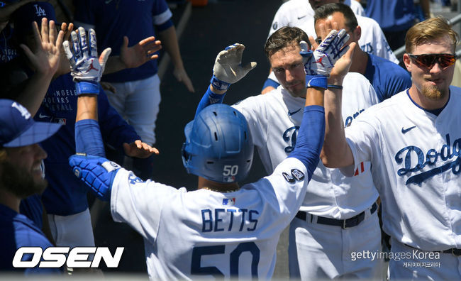 [사진] LA 다저스 외야수 무키 베츠(29)가 16일(한국시간) 다저 스타디움을 들끓게 만들었다. ⓒGettyimages(무단전재 및 재배포 금지)