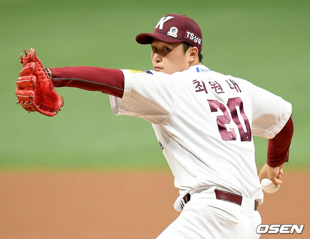 키움 선발 최원태가 마운드에 올라 힘차게 공을 뿌리고 있다. 2021.06.05 /ksl0919@osen.co.kr