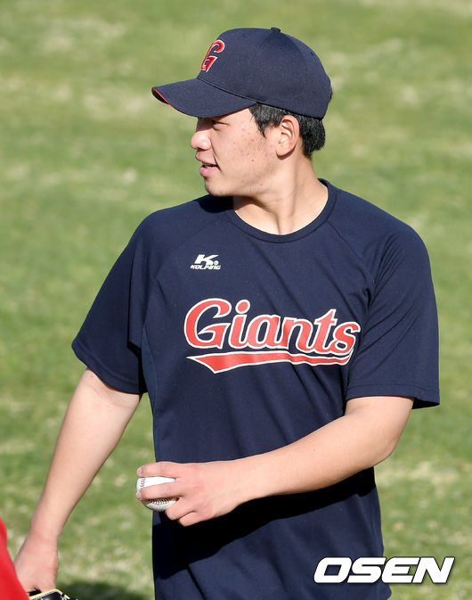 롯데 김진욱이 훈련을 하고 있다./ksl0919@osen.co.kr