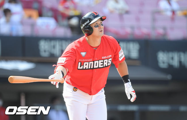 16일 오후 광주기아챔피언스필드에서 2021 신한은행 SOL KBO리그 KIA 타이거즈와 SSG 랜더스의 더블헤더 1차전이 진행됐다. 3회초 1사 3루 SSG 최주환이 역전 2점 홈런을 날리고 있다. 21.06.16 / soul1014@osen.co.kr