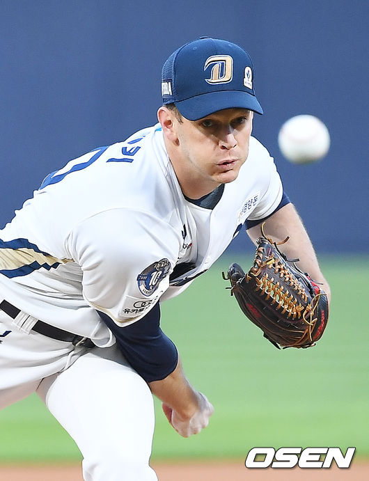 NC 선발 루친스키가 마운드 위에서 힘차게 공을 뿌리고 있다. 2021.06.04 /rumi@osen.co.kr