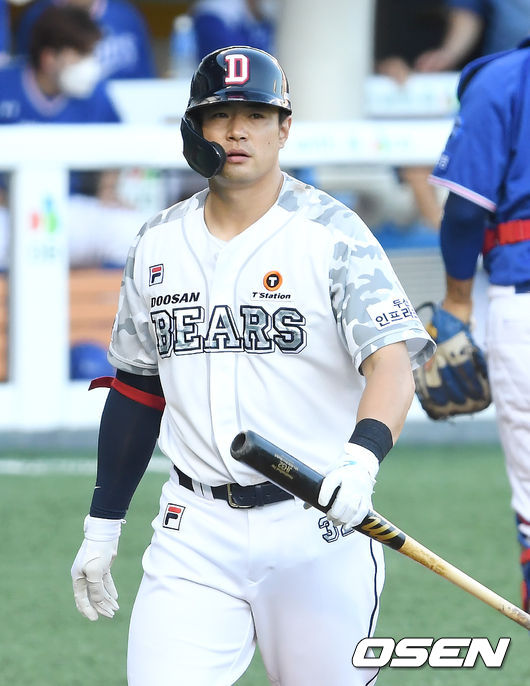 1회말 2사 두산 김재환이 삼진으로 물러나고 있다. 2021.06.16/ youngrae@osen.co.kr