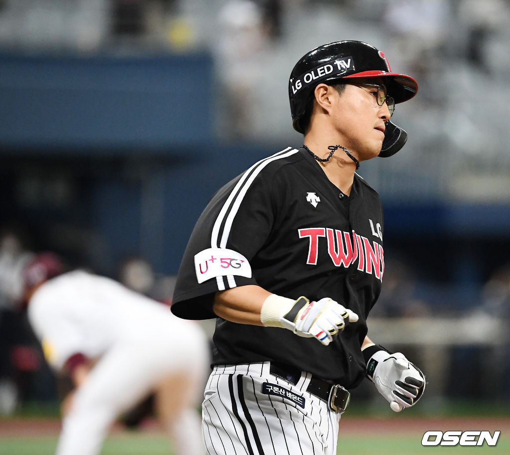 7회초 1사 LG 채은성이 좌월 동점 솔로홈런을 날린 후 그라운드를 돌고 있다. 21.06.17/rumi@osen.co.kr