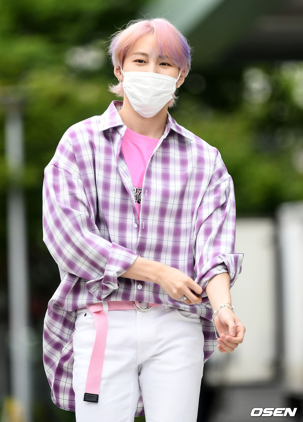 가수 하성운이 취재진을 향해 포즈를 취하고 있다.    2021.06.17./ksl0919@osen.co.kr