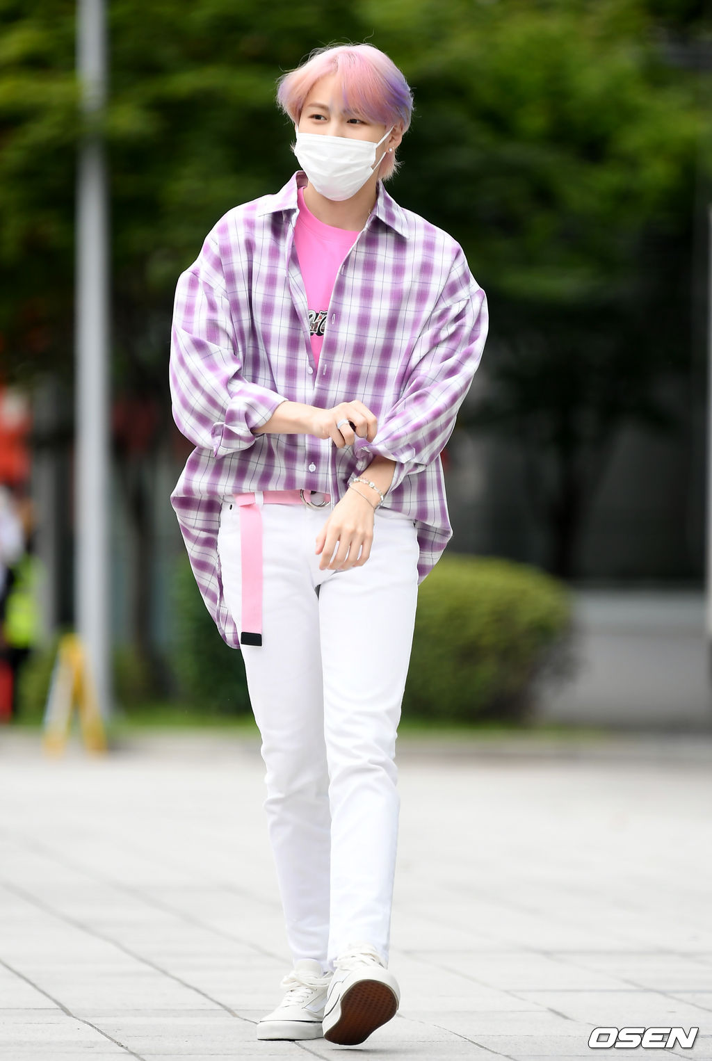 가수 하성운이 취재진을 향해 포즈를 취하고 있다. 2021.06.17./ksl0919@osen.co.kr