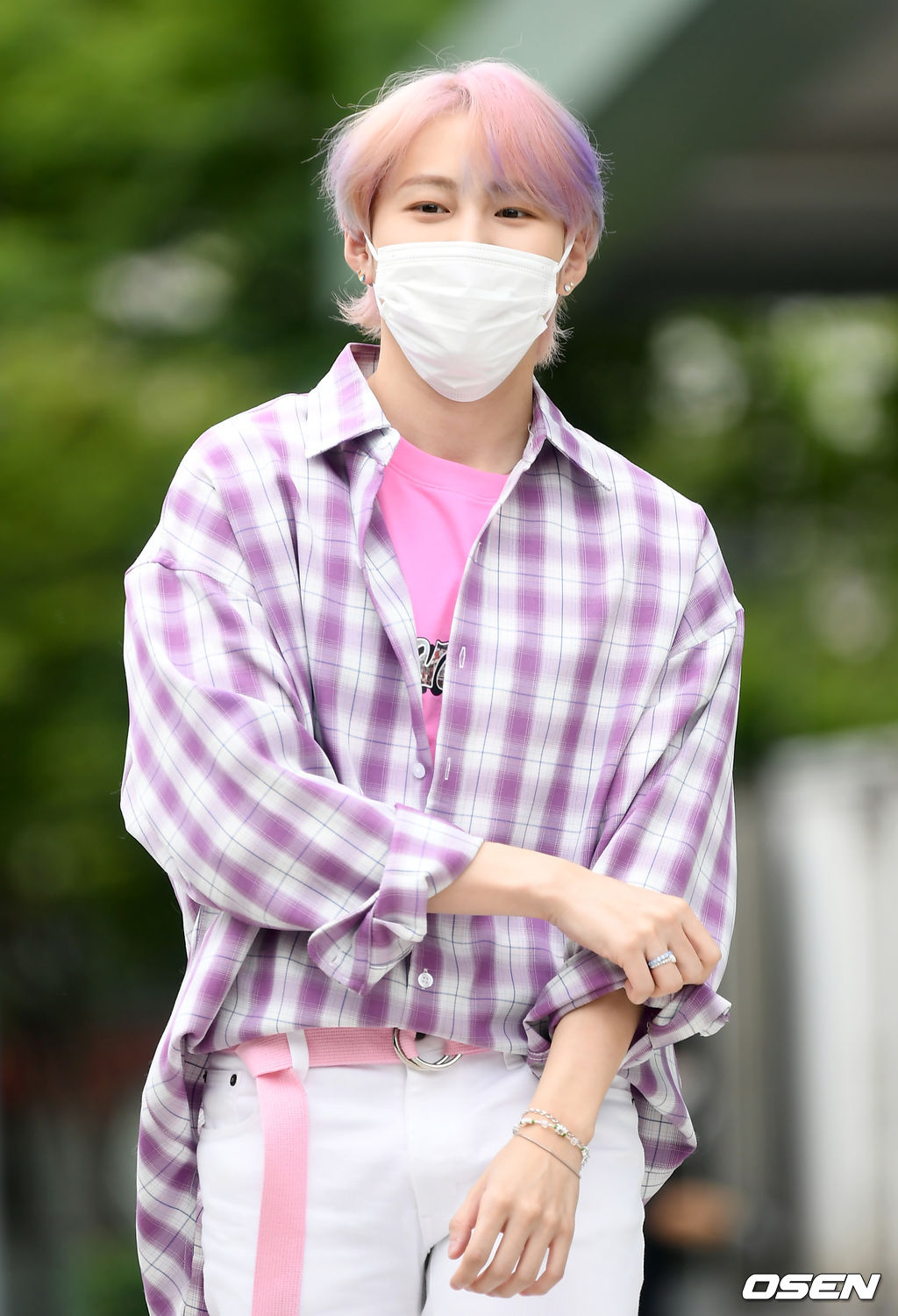 가수 하성운이 취재진을 향해 포즈를 취하고 있다. 2021.06.17./ksl0919@osen.co.kr