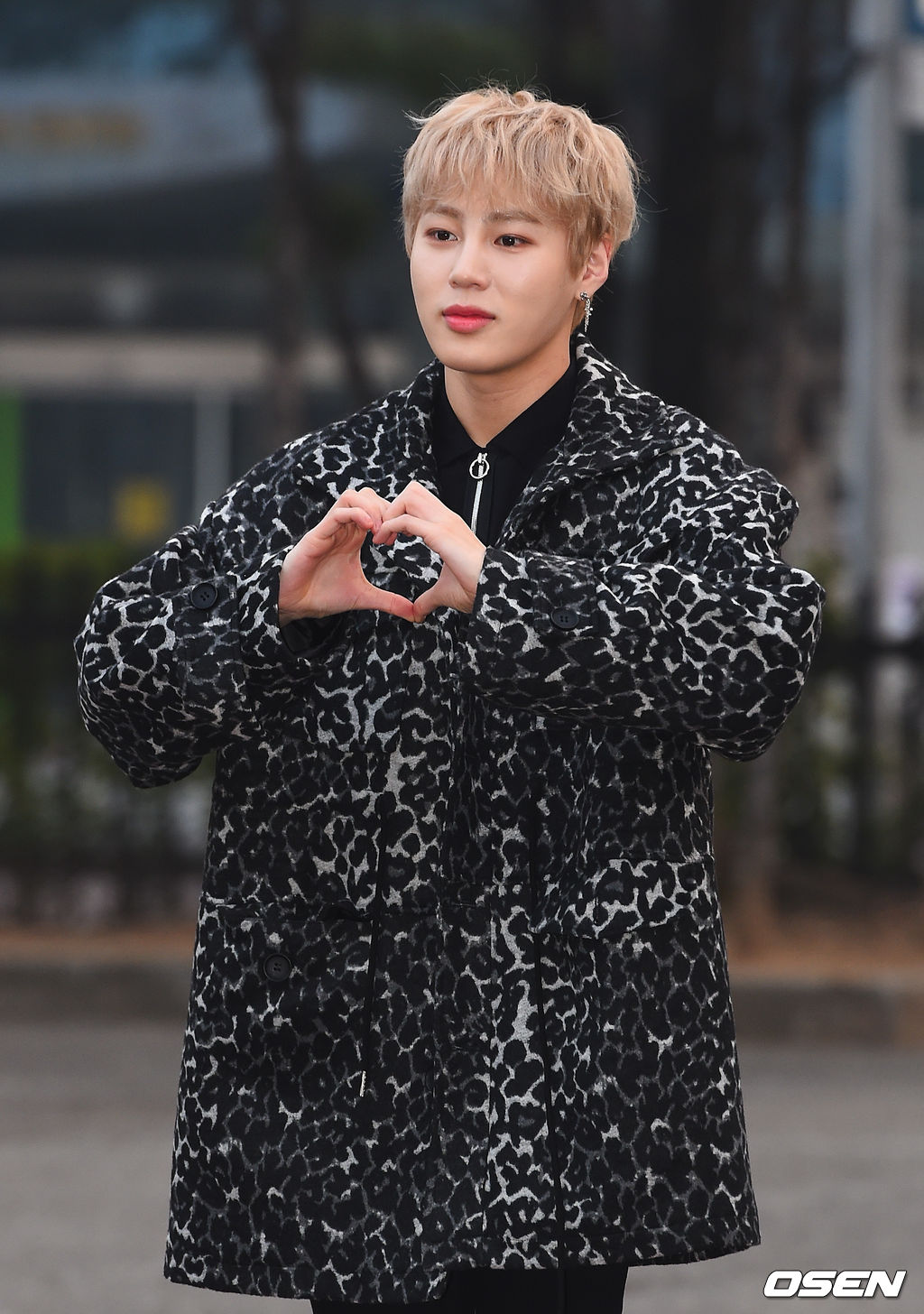 가수 하성운이 취재진을 향해 포즈를 취하고 있다. / soul1014@osen.co.kr