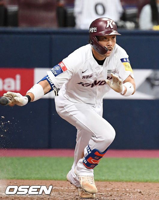 7회말 2사 키움 이용규가 우익수 오른쪽 2루타를 날리고 있다. 21.06.17/rumi@osen.co.kr