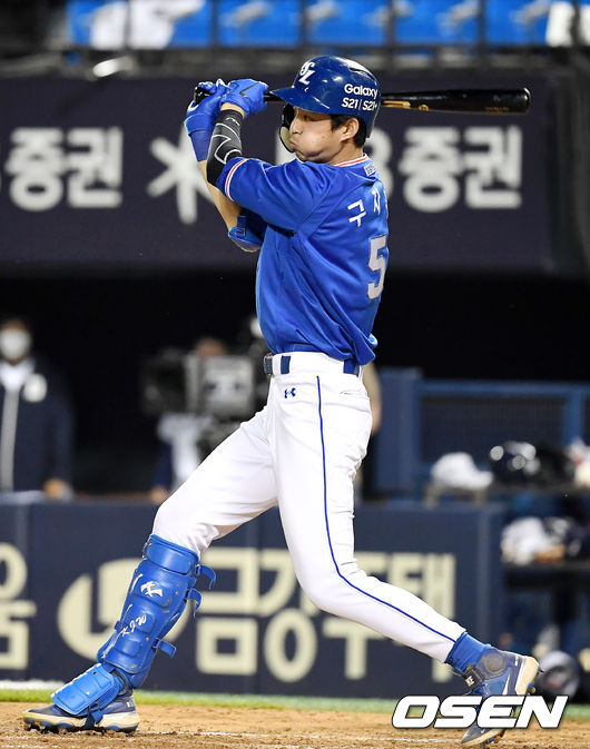 15일 서울 잠실야구장에서 ‘2021 신한은행 SOL KBO 리그’ 두산 베어스와 삼성 라이온즈의 경기가 열렸다.5회초 무사 삼성 구자욱이 안타를 때려내고 있다.  2021.06.15/ youngrae@osen.co.kr