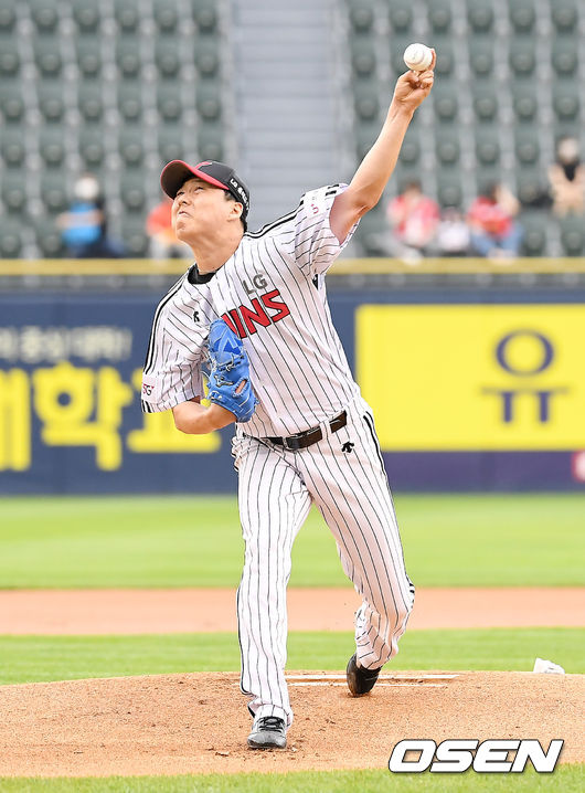 18일 서울 잠실야구장에서 ‘2021 신한은행 SOL KBO 리그’ LG 트윈스와 KIA 타이거즈의 경기가 열렸다.1회초 LG 차우찬이 역투하고 있다. 2021.06.18/ youngrae@osen.co.kr