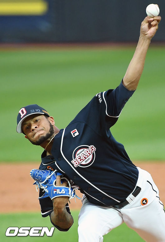 두산 선발 미란다가 마운드 위에서 힘차게 공을 뿌리고 있다. 21.06.18/rumi@osen.co.kr