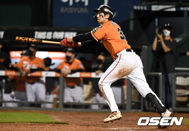 연장 10회말 1사 1, 3루 상황 한화 정진호가 끝내기 좌측 2타점 2루타를 날리고 있다. 2021.06.18 / dreamer@osen.co.kr