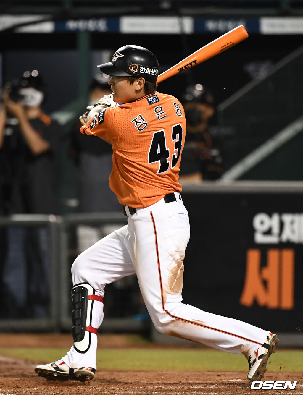 18일 대전 한화생명이글스파크에서 ‘2021 신한은행 SOL KBO리그’ 한화 이글스와 SSG 랜더스의 경기가 열렸다.5회말 1사 만루 상황 한화 정은원이 동점 1타점 적시타를 날리고 있다. 다021.06.18 / dreamer@osen.co.kr