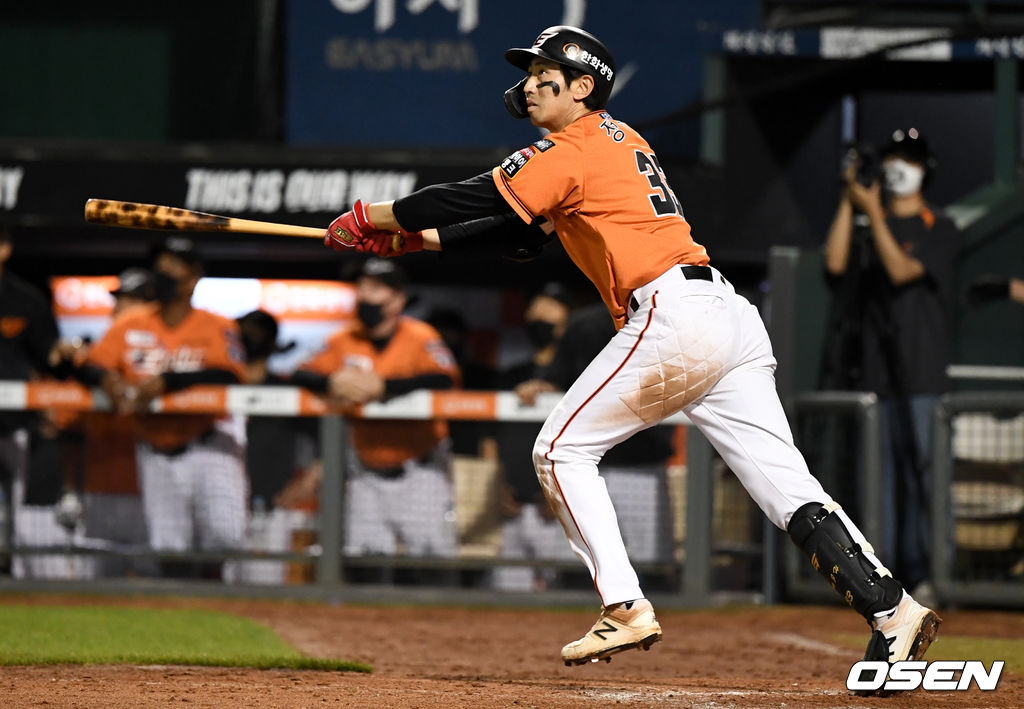 연장 10회말 1사 1, 3루 상황 한화 정진호가 끝내기 좌측 2타점 2루타를 날리고 있다. 2021.06.18 / dreamer@osen.co.kr