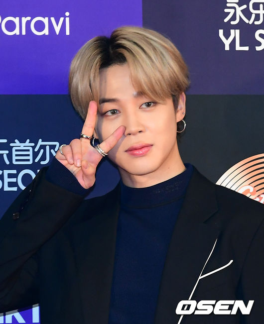 방탄소년단 지민이 레드카펫을 밟고 있다. /jpnews@osen.co.kr