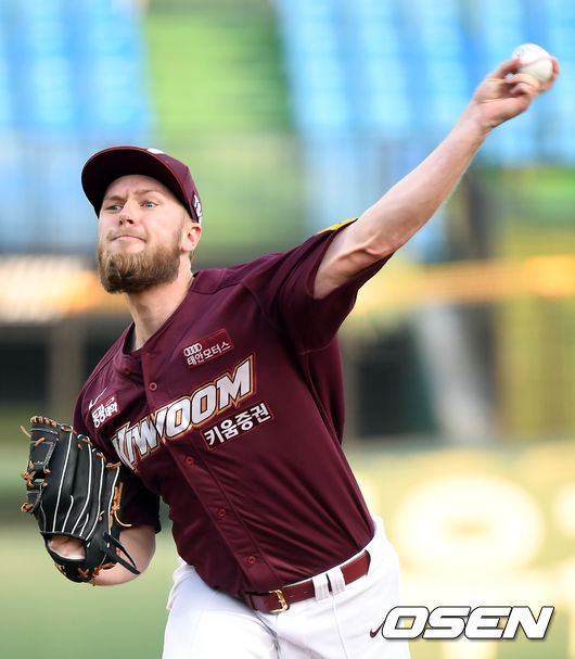 1회말 키움 선발 요키시가 힘차게 공을 던지고 있다. 2021.06.09 /cej@osen.co.kr