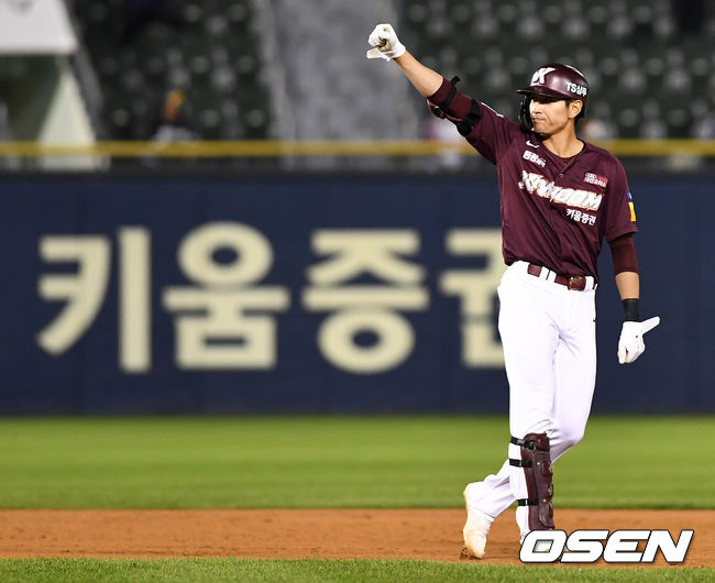 9회초 무사 1, 2루 상황 키움 이정후가 달아나는 좌측 2타점 2루타를 날리고 2루에 안착해 기뻐하고 있다. 2021.05.29 / dreamer@osen.co.kr