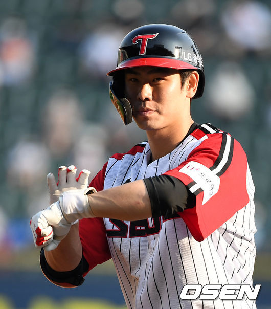 2회말 1사 1,2루에서 LG 홍창기가 우전안타를 날리고 세리머니를 하고 있다. 2021.06.20 /jpnews@osen.co.kr